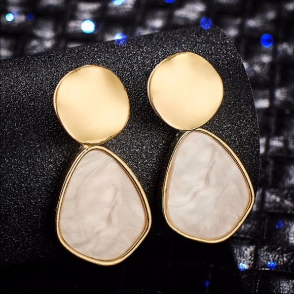 Geometric Gold Shell Earrings - Picture 1 of 5